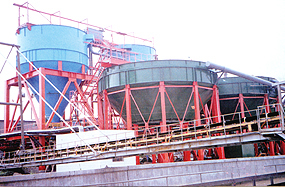 6頭全自動(dòng)液體灌裝機(jī)